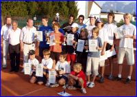 Alle m&auml;nnlichen Pokalsieger, links B&uuml;rgermeister Hans Eschlberger, Tennnis-Abteilungsleiter TuS Mitterfelden Julius Nardai, Landrat Georg Grabner