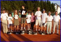 TC Piding Mannschaftssieger, links Thomas Zeindl, KIT (Kreisinitiative Tennis)-Sportwart Berchtesgadener Land, rechts B&uuml;rgermeister Hans Eschlberger, daneben Heinrich H&auml;fner, Vorsitzender der Kreisinitiative Tennis BGL